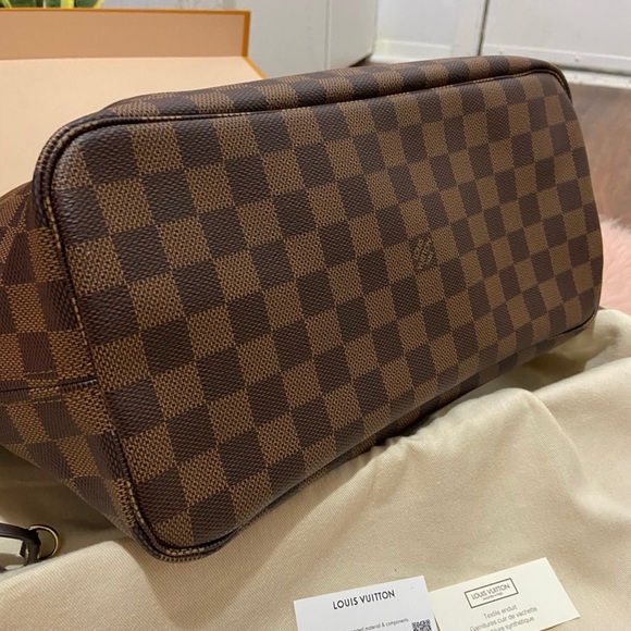 Like New Medium Louis Vuitton Neverfull MM Damier Ebene Canvas Tote In Cherry - Picture 11 of 16